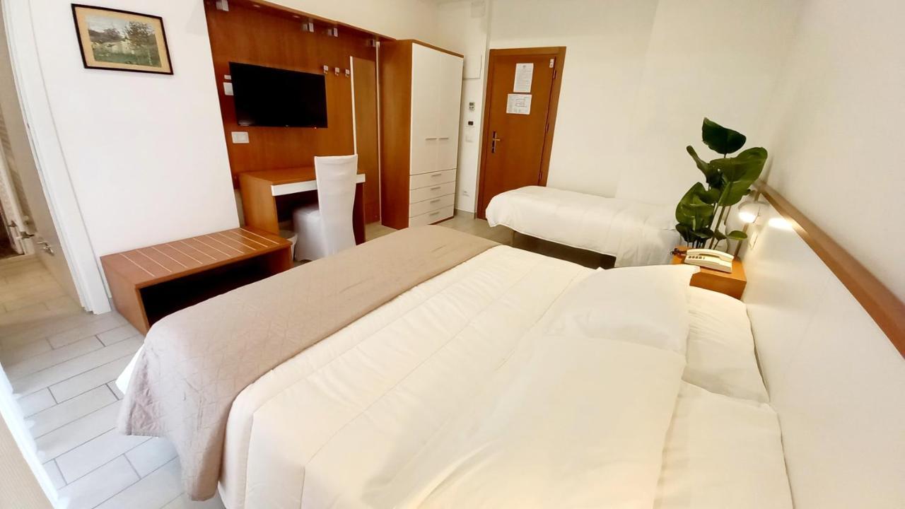 Hotel Brotas ريميني المظهر الخارجي الصورة