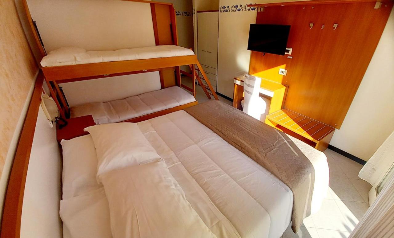 Hotel Brotas ريميني المظهر الخارجي الصورة
