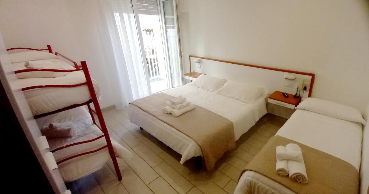 Hotel Brotas ريميني المظهر الخارجي الصورة