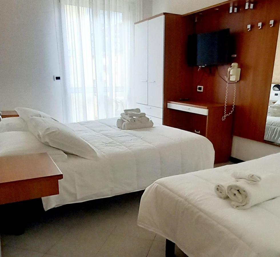 Hotel Brotas ريميني المظهر الخارجي الصورة