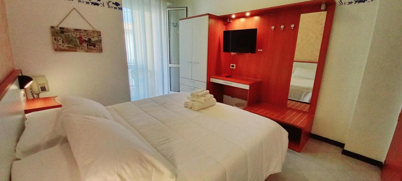 Hotel Brotas ريميني المظهر الخارجي الصورة
