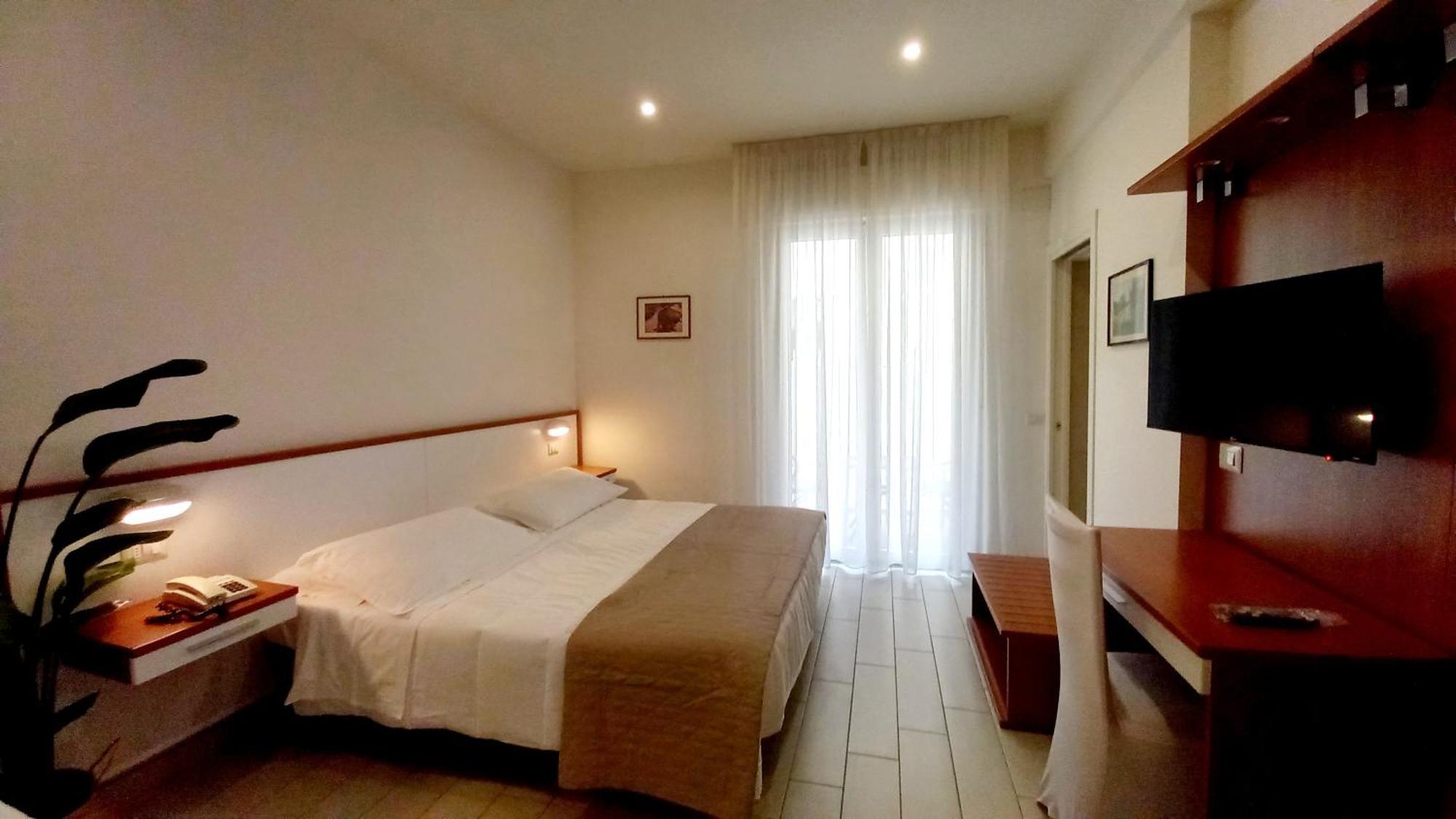 Hotel Brotas ريميني المظهر الخارجي الصورة