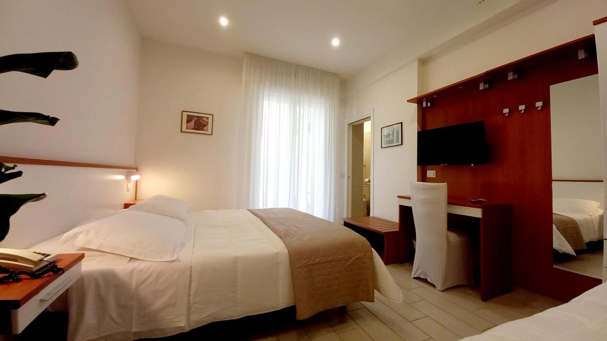 Hotel Brotas ريميني المظهر الخارجي الصورة