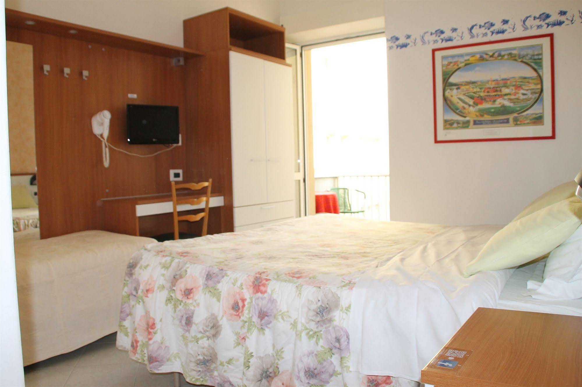 Hotel Brotas ريميني المظهر الخارجي الصورة