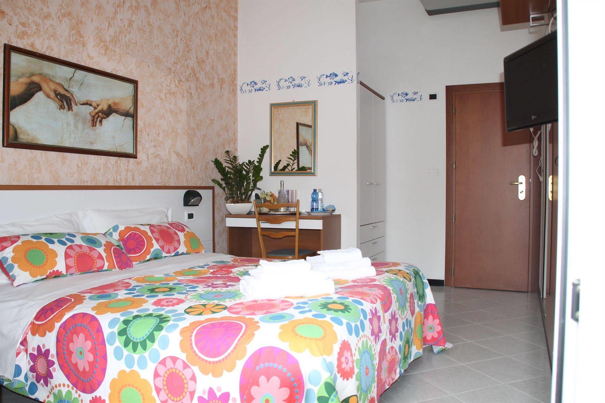 Hotel Brotas ريميني المظهر الخارجي الصورة