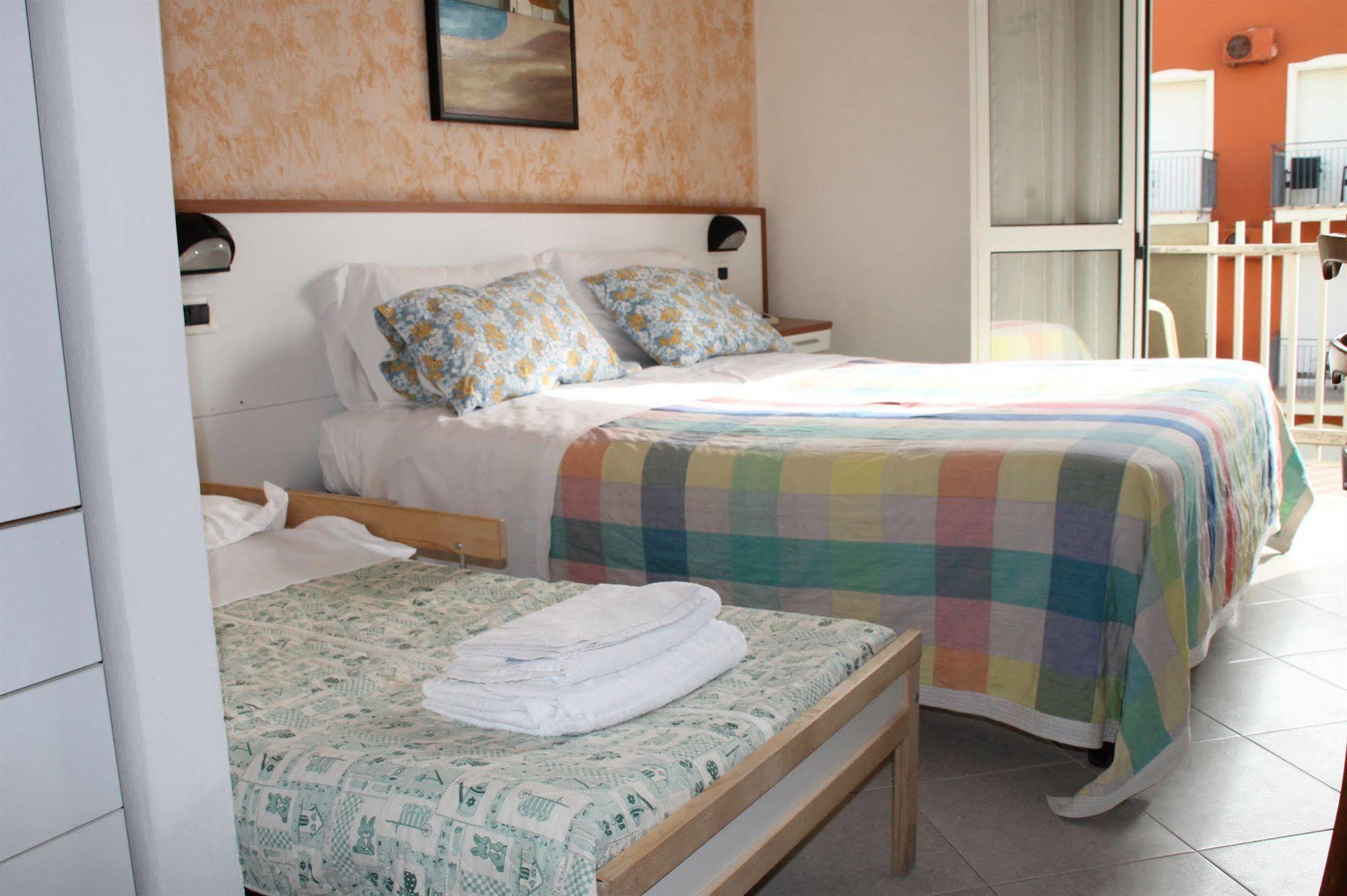 Hotel Brotas ريميني المظهر الخارجي الصورة
